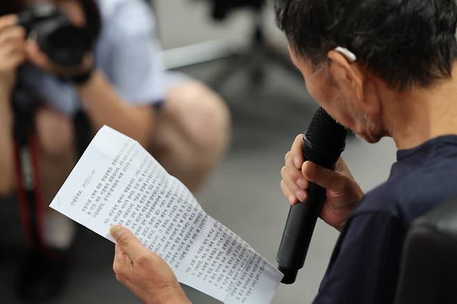 Lee Young-chul, a victim who was forced into a detention facility for more than 20 years, speaks at the Truth and Reconciliation Committee on September 9. Yonhap News