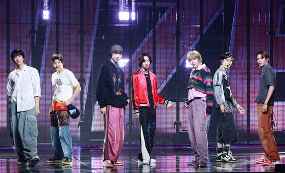 Riize performs its debut track, ″Get A Guitar,″ at the Blue Square music venue in central Seoul in September 2023. [YONHAP]