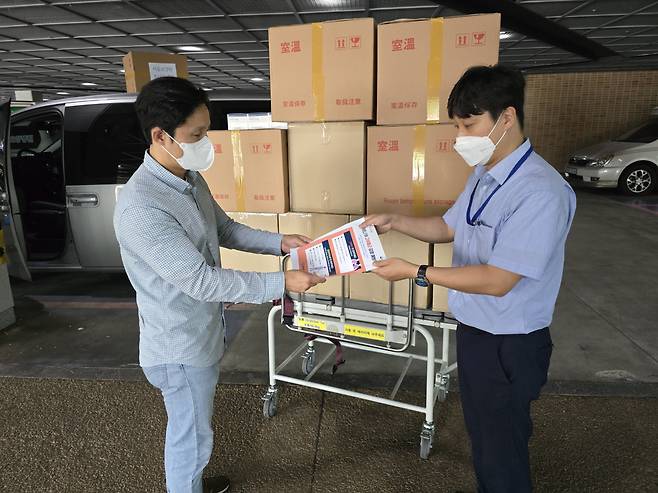 서울 강남구는 추석 명절 이후 코로나19가 확산될 가능성이 높다고 보고 자가검사키트 4만개를 긴급 구매해 저소득 취약계층 1만8385명과 감염취약시설 35개소에 배부했다.[강남구 제공]