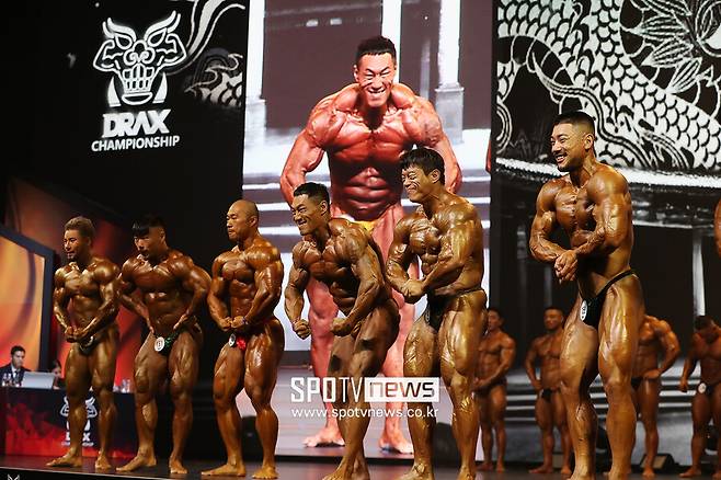 ▲ 디랙스 챔피언십에 나선 선수들, 김성준을 비롯해 모두가 탄탄한 근육을 보여주고 있다.