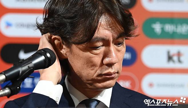 중국축구협회가 10일(한국시간) 공문을 통해 중국 축구계를 휩쓴 승부 조작 연루자들에 대한 처벌안을 공개했다. 중국 협회는 산둥 타이샨에서 뛰었던 손준호에게 영구 출전 정지 처분을 내렸다.&nbsp;엑스포츠뉴스DB