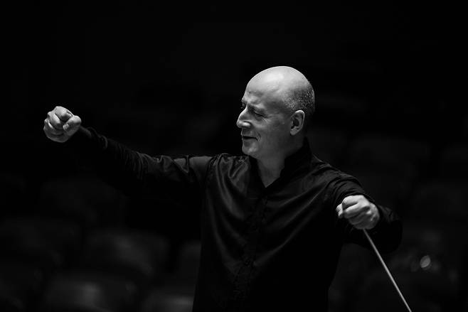 Conductor Paavo Jarvi (Vincero)