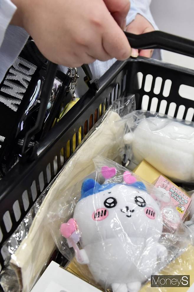 ▲ 양손 가득 행복은 일발장전