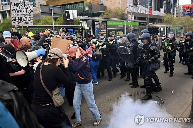 11일 호주 멜버른서 열린 반전 시위 [AFP 연합뉴스 자료사진. 재판매 및 DB 금지]