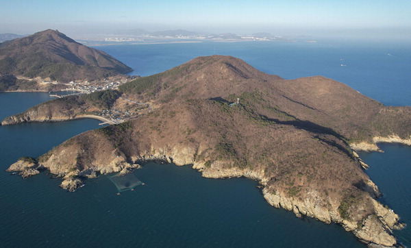 부산 강서구 가덕도신공항 건설 예정 부지 일원. 가덕도신공항은 부지공사 수의계약으로 사업자 선정이 임박했다. 국제신문 DB