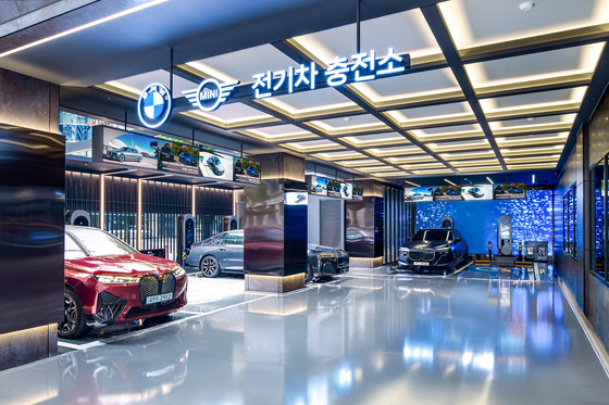 BMW Charging Hub, an EV charging station concept exclusive to Korea, has six ultrafast EV chargers and a cafe lounge. It opened its doors on Thursday. [BMW KOREA]