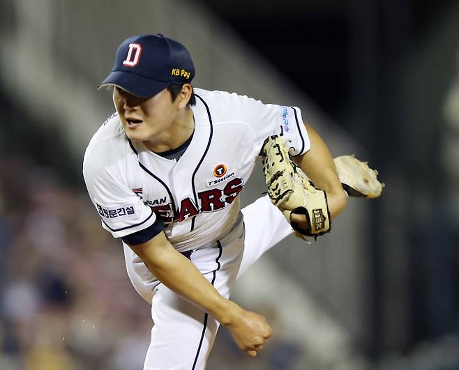 한국야구위원회(KBO)가 2024프리미어12 예비명단 60명을 선정해 주최 측에 제출했다. 사진은 지난달 6일 서울 송파구 잠실야구장에서 열린 두산 베어스와 LG트윈스의 경기에 등판한 두산 마무리 김택연. /사진=뉴시스