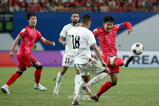 한국 축구대표팀 손흥민이 5일 서울월드컵경기장에서 열린 2026 북중미 월드컵 아시아 3차 예선 B조 1차전 팔레스타인과의 경기에서 돌파하고 있다. 2024.09.05 문재원 기자