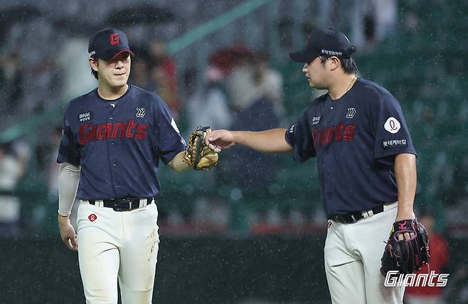 11일 인천SSG랜더스필드에서 열린 2024 신한 SOL Bank KBO리그 롯데 자이언츠와 SSG 랜더스의 경기, 롯데가 10-2 완승을 거두고 2연승을 달성했다. 진승현은 2이닝 무실점으로 이날 승리를 완성했다. 롯데 자이언츠