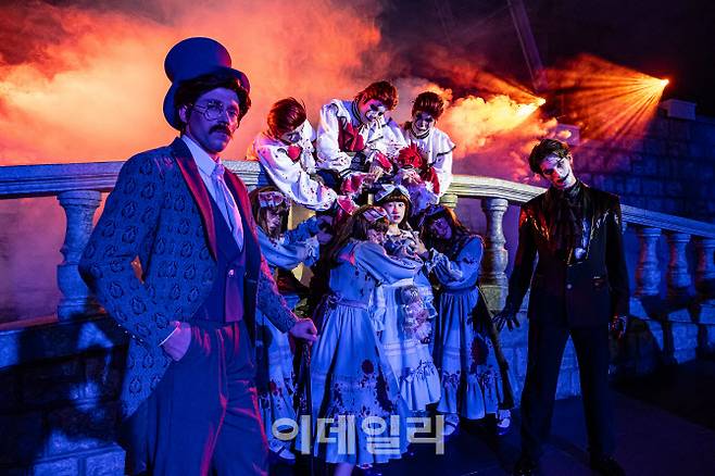 롯데월드의 신규 호러 공연인 ‘스트리트 호러 쇼 : 더 마리오네트’ (사진=롯데월드 어드벤처)