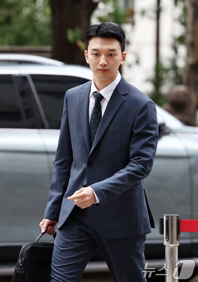 김태근 가톨릭중앙의료원 전공의 대표가 13일 오전 대한의사협회(의협) 전·현직 간부들의 전공의 집단 사직 공모 혐의 관련 참고인 조사를 받기 위해 서울 마포구 서울경찰청 광역수사대에 출석하고 있다. 2024.9.13/뉴스1 ⓒ News1 구윤성 기자