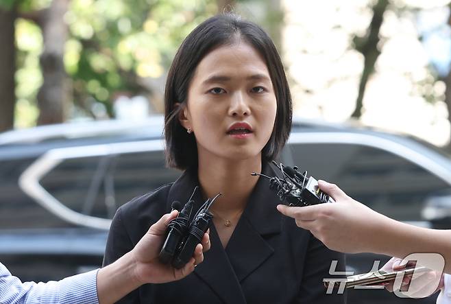 김유영 삼성서울병원 전공의 대표가 11일 서울 마포구 서울경찰청 광역수사단에 참고인 신분으로 출석하고 있다. 서울경찰청 광역수사단 공공수사대는 지난달부터 전·현직 대한의사협회(의협) 관계자의 전공의 집단행동 교사 혐의에 대한 수사 과정에서 전공의 대표들을 참고인으로 소환 조사를 하고 있다.2024.9.11/뉴스1 ⓒ News1 김명섭 기자