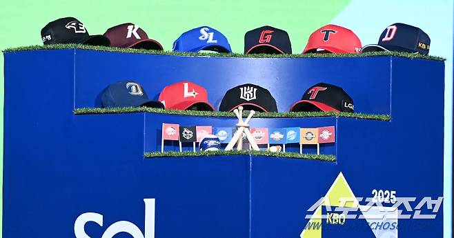 11일 롯데호텔 월드 서울에서 열린 2025 KBO 드래프트, 10개 구단의 모자가 전시되어 있다. 잠실=허상욱 기자 wook@sportschosun.com/2024.09.11/