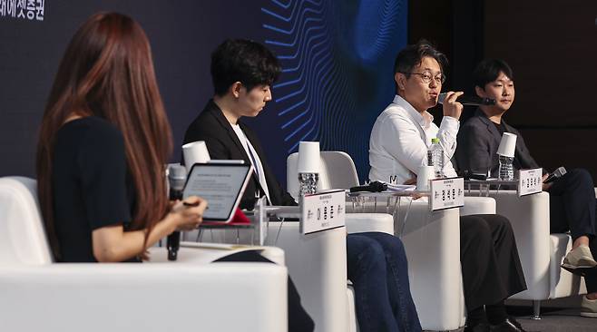 코리아 인베스트먼트 위크(KIW) 2024 나흘째인 12일 서울 여의도동 콘래드호텔에서 '글로벌 경쟁 치열해지는 web3시장, 우리에게 주어진 과제는?' 좌담이 열리고 있다.(왼쪽부터)엘레나 강 프레스토 사업전략이사, 이용준 팩토마인드 CSO, 정석문 프레스토 리서치센터장, 김우석 카이아 재단/라인넥스트 Director./ 사진=임형택 기자