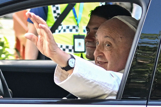 Pope Francis waves to a crowd from a Hyundai Motor Ioniq 5 EV as he heads to the National Stadium in Singapore to lead a Mass on Thursday. [AP/YONHAP]