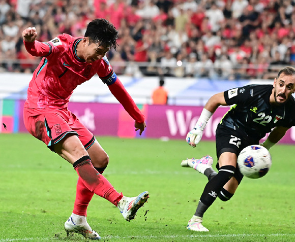 손흥민이 5일 오후 서울월드컵경기장에서 열린 대한민국과 팔레스타인과 2026 FIFA 북중미 월드컵 아시아 지역 3차 예선 1차전에서 슈팅을 시도하고 있다. [사진=곽영래 기자]