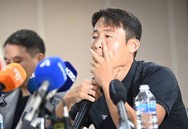 K리그1 수원FC가 대한민국 국가대표 출신 축구선수 손준호(32)와 계약을 해지했다. 사진은 지난 11일 경기 수원시 장안구 수원시체육회관에서 열린 기자회견에 참석한 승부 조작 혐의로 중국축구협회로부터 영구 제명 징계를 받은 축구 국가대표 출신 손준호(수원FC). /사진=뉴시스