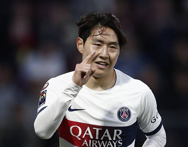 파리 생제르맹(PSG)의 루이스 캄포스 단장이 지난 13일(현지시각) 미국 'CBS스포츠'와 인터뷰에서 라민 야말 영입설을 부인했다. 사진은 이강인. /사진=로이터