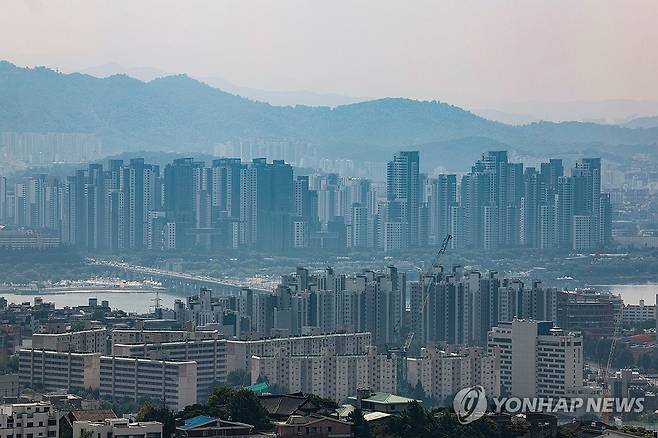 서울 남산에서 바라본 서초구 일대 아파트 
[연합뉴스 자료사진]