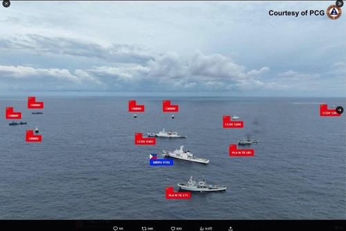 필리핀 해경선 포위한 중국 선박들 제이 타리엘라 필리핀 해경 대변인이 지난달 31일(현지시간) 엑스(X·옛 트위터)에 공개한 남중국해 사비나 암초(중국명 셴빈자오·필리핀명 에스코다 암초) 주변 해역의 모습. 필리핀 해경선(파란색 표시) 1척을 중국 선박 10척(빨간색 표시)이 둘러싸고 있다.
[제이 타리엘라 엑스(X·옛 트위터) 캡처. 재판매 및 DB 금지]