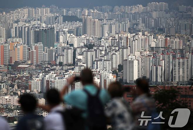 서울 중구 남산에서 바라본 서울시내 아파트 밀집지역 모습. 2024.9.9/뉴스1 ⓒ News1 오대일 기자