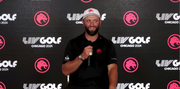 존람(29·스페인)이&nbsp;16일(한국시간) 시카고에서 열린 'LIV 골프(총상금 2500만 달러·한화 약 333억 원)' 대회에서 두 번째 우승을 차지하며,&nbsp; 'LIV 골프' 첫 정규 시즌을 성공적으로 마무리했다.&nbsp; 우승 후 공식 인터뷰 시간을 가졌다.&nbsp;&nbsp;사진┃LIV 골프