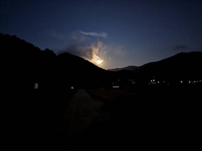 <직찍> 추석 한가위 대보름달 보며 소원 빌었습니다.jpg