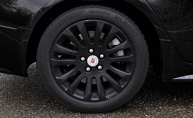 타이어의 기본적인 퍼포먼스는 과거 마제스티를 장착한 SM6와 인제스피디움을 달린 것으로 확인한 적이 있다. 김학수 기자