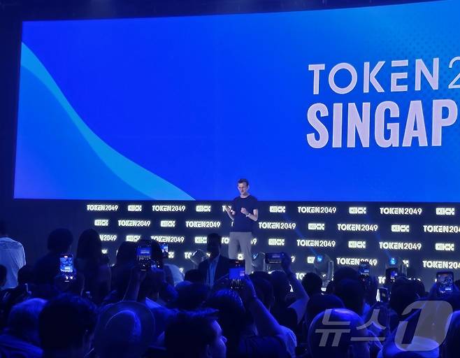 비탈릭 부테린 이더리움 창시자가 18일 싱가포르 '토큰 2049'에서 발표하고 있다. 2024.9.18/뉴스1 ⓒ News1