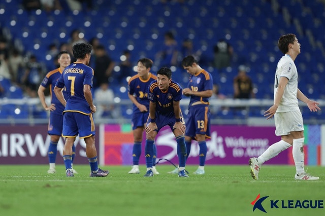 아쉬워하는 울산HD 선수들. /사진=한국프로축구연맹 제공