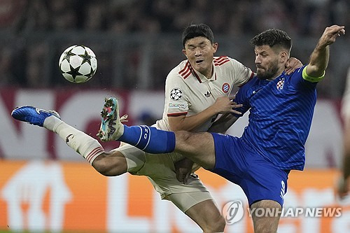 '철기둥' 김민재가 새 시즌 유럽축구연맹(UEFA) 챔피언스리그에서 선발로 나서 68분을 소화한 가운데 그의 소속팀인 독일 최고 명문 바이에른 뮌헨은 홈에서 화력을 뽐내며 크게 이겼다. 뮌헨은 18일 독일 뮌헨 알리안츠 아레나에서 열린 2024-2025 UEFA 챔피언스리그 리그 페이즈 첫 경기에서 크로아티아 디나모 자그레브를 9-2로 대파했다. 세계적인 공격수 해리 케인은 4골을 넣어 이른바 '포트트릭'을 폭발했다. 지난 여름 크리스털 팰리스에서 이적한 프랑스 공격수 마이클 올리세도 두 골을 넣었다. 연합뉴스