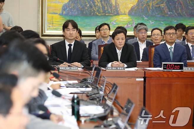 구영배 큐텐그룹 대표(오른쪽부터), 류광진 티몬 대표, 류화현 위메프 대표가 30일 오후 서울 여의도 국회에서 열린 '티몬·위메프(티메프) 사태' 관련 정무위원회 전체회의에 출석해 있다. 2024.7.30/뉴스1 ⓒ News1 이광호 기자