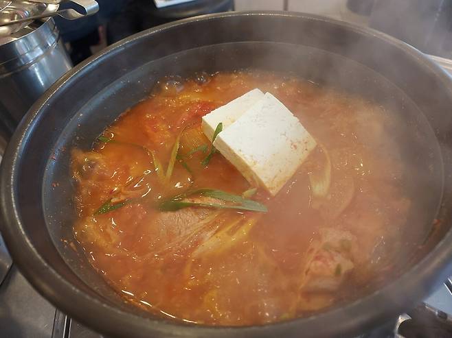 20240919_114142.jpg 점심 헙어헙어 통돼지김치찌개