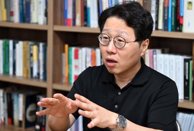 박종희 서울대 정치외교학부 교수가 11일 서울 관악구 서울대 연구실에서 본보와 인터뷰하고 있다. 박시몬 기자