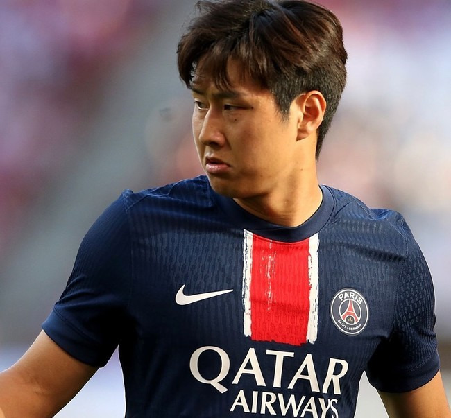 사진=파리 생제르맹/파리 생제르맹(PSG)은 오전 4시(한국시간) 프랑스 파리에 위치한 파르크 데 프랭스에서 열린 2024-25시즌 유럽축구연맹(UEFA) 챔피언스리그(UCL) 리그 페이즈 1차전에서 지로나에 1-0으로 승리했다. 이강인은 교체 출전해 27분을 소화했고 패스 성공률 100%를 기록했다.