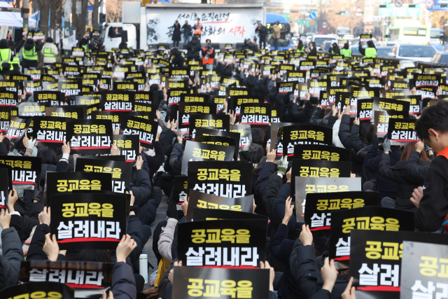 ▲ 지난 2월 서울 을지로입구역 인근에서 열린 서이초 교사 순직 인정 촉구 집회. ⓒ연합뉴스