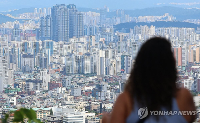 서울 남산에서 바라본 서울 아파트 단지 모습/사진=연합뉴스