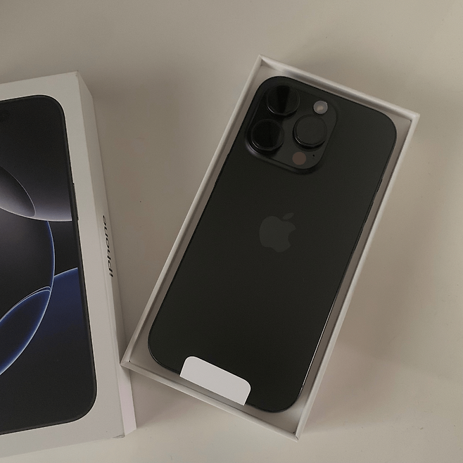 image.png 아이폰 16 시리즈 실물 샷.JPG