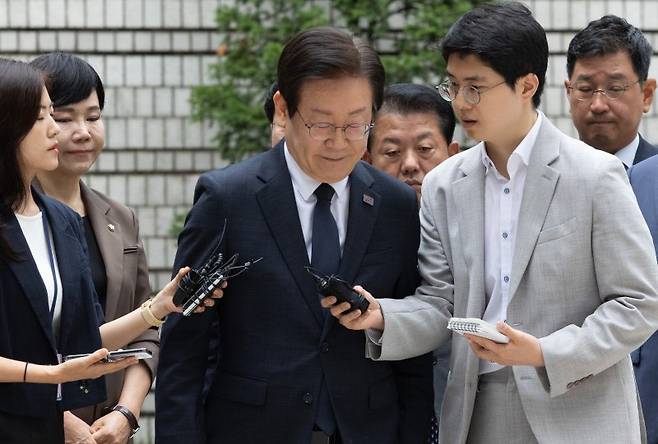 이재명 더불어민주당 대표가 20일 오전 서울 서초구 서울중앙지방법원에서 열린 '故김문기·백현동 허위 발언 공직선거법 위반 혐의' 관련 결심공판에 출석하고 있다. /사진=뉴시스