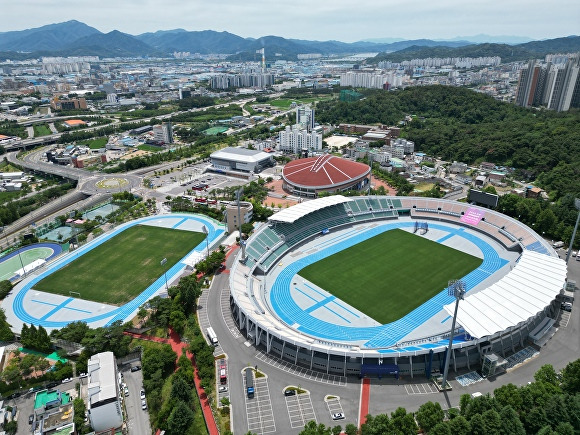 구미시민운동장이 세계육상연맹(WA)으로부터 Class-1 인증을 받으며, 국내 최고의 국제 대회 시설로 자리매김하고 있다. [사진=구미시청]