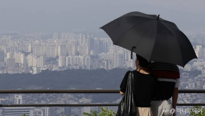 [서울=뉴시스] 최동준 기자 =사진은 19일 서울 남산공원에서 바라본 서울 시내 아파트 단지 모습. 2024.09.19. photocdj@newsis.com /사진=최동준