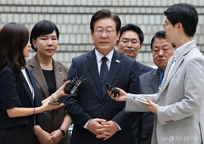 이재명 더불어민주당 대표가 20일 오전 서울 서초구 서울중앙지법에서 열린 공직선거법 위반 관련 결심 공판에 출석하며 취재진 질문에 답변하고 있다. 2024.9.20/뉴스1  Copyright (C) 뉴스1. All rights reserved. 무단 전재 및 재배포,  AI학습 이용 금지. /사진=(서울=뉴스1) 장수영 기자