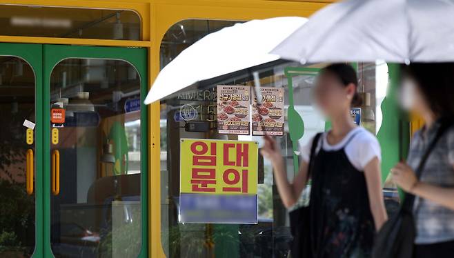 직원 없이 혼자 일하는 자영업자 수가 12개월 연속 줄고 있다.[사진=뉴시스]