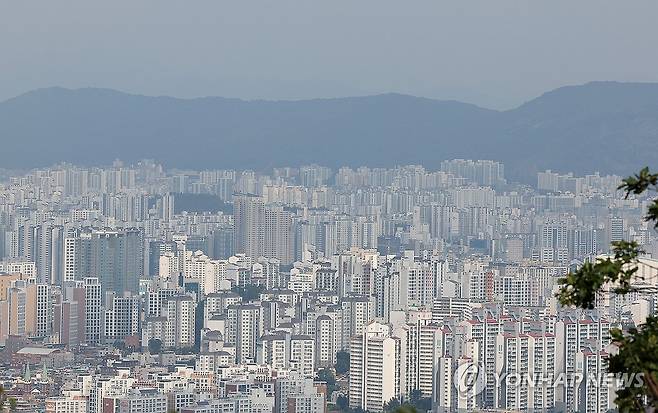 8월 서울 아파트값 상승률 1.27%로 확대 서울 남산에서 바라본 아파트 단지 [연합뉴스 자료사진]