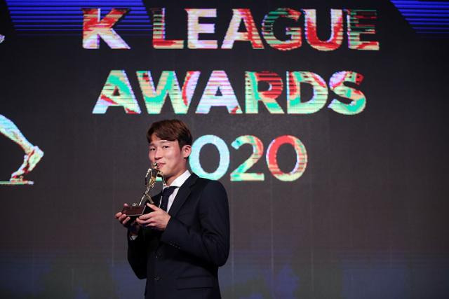 지난 2020년 K리그 대상 시상식에서 K리그1 MVP를 수상한 손준호. 한국프로축구연맹 제공