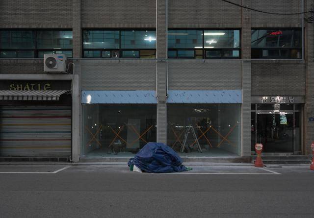 10일 서울 성동구 연무장길에 '팝업문의'가 붙은 매장들이 공실로 남겨져있다. 최주연 기자