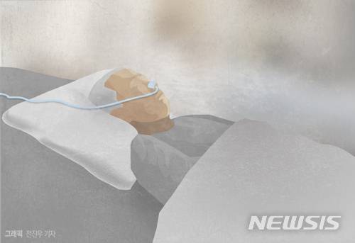 [서울=뉴시스] 전진우 기자 = 치매가족을 홀로 돌보다 존속살해로 이어지는 일은 꾸준히 발생한다. 2024.09.21. 618tue@newsis.com