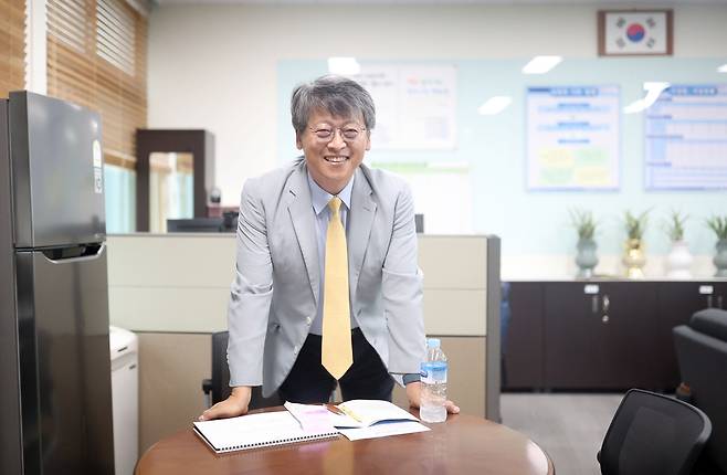 조형래 경남 고성 철성고등학교 교장 [촬영 김동민]