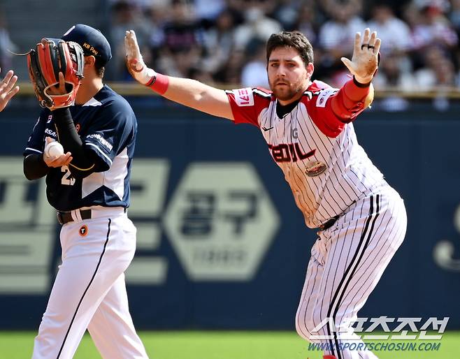 22일 잠실야구장에서 열린 두산과 LG의 경기, 1회말 무사 1,2루 LG 오스틴이 선취 1타점 2루타를 치고 있다. 잠실=허상욱 기자 wook@sportschosun.com/2024.09.22/