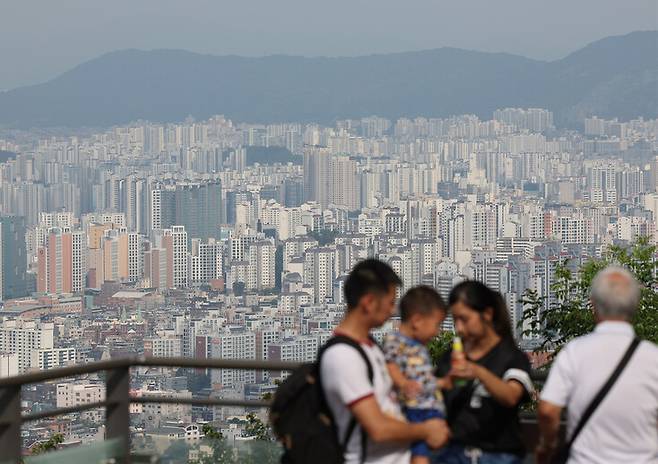 지난 19일 오후 서울 남산에서 바라본 아파트 단지의 모습. 연합뉴스